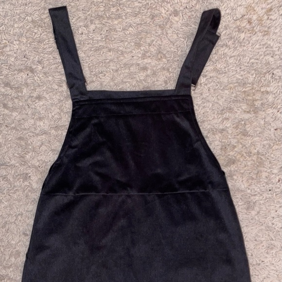 Black velvet overall dress - Picture 3 of 3